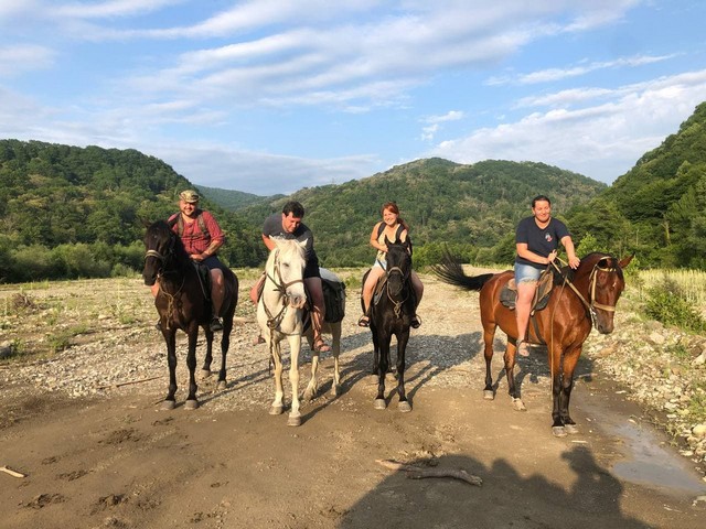 konnie-progulki21 Конные прогулки в Гаграх районе в горах