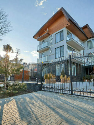 Отель Hills Polyana Hotel в Гаграх
