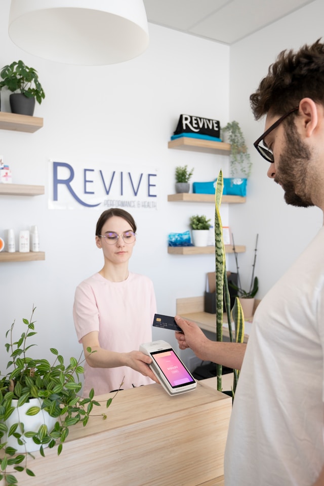 Потенциальные клиенты лиды лидогенерация helcim-payments-GcJVM-hQ3KM-unsplash1 Потенциальные клиенты лиды лидогенерация