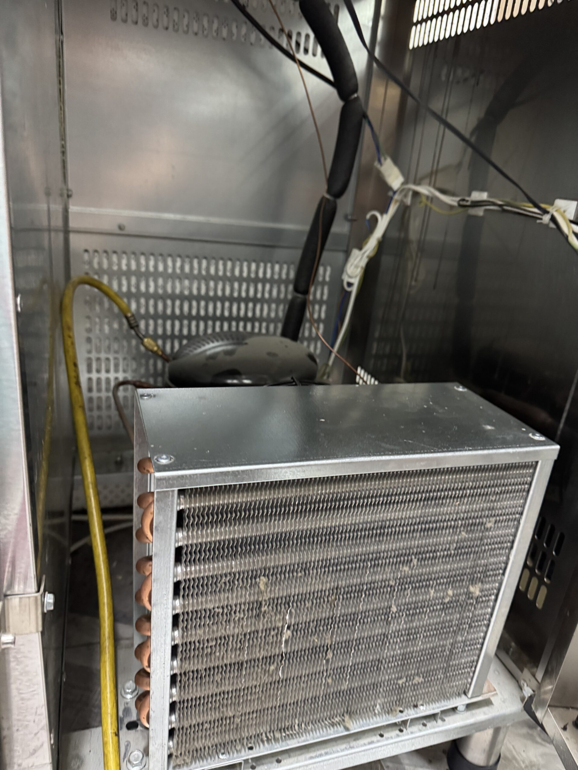 Ремонт холодильника опытным мастером Ремонт холодильника опытным мастером